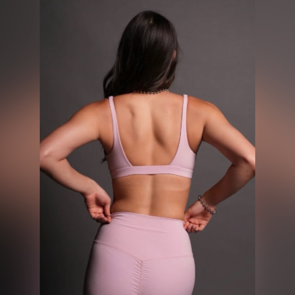 NWT Darc Sport She Chopper V Sports Bra - PINK DUST - Picture 2 of 2
